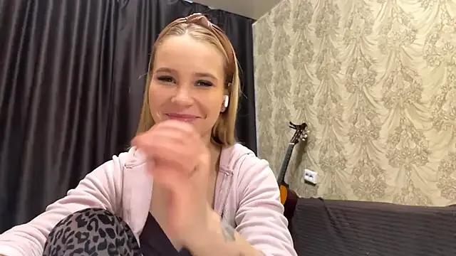 SophieLorein from StripChat is Freechat