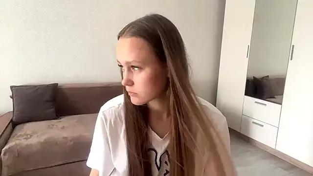 SoSweetGirl from StripChat is Freechat