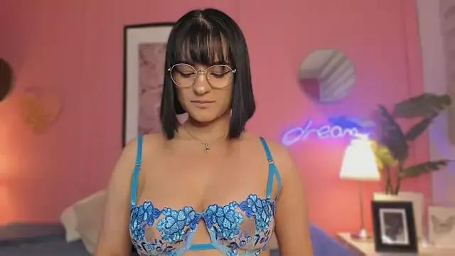 SoySaraa from StripChat is Freechat