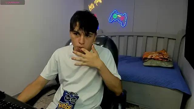 StiwenTwink from StripChat is Freechat