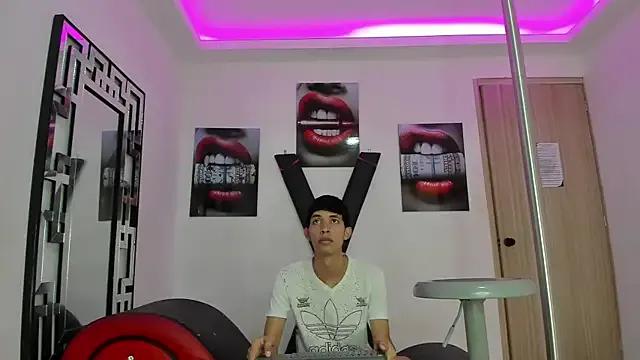 SUCKING_LOVERS from StripChat is Freechat