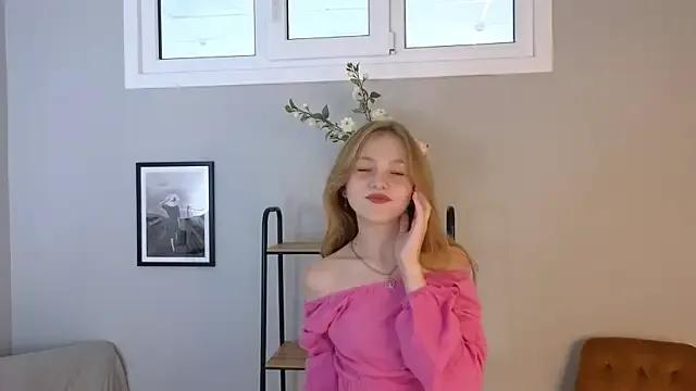 Sue_Sanders from StripChat is Freechat