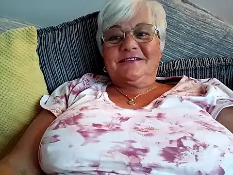 suesinner from StripChat
