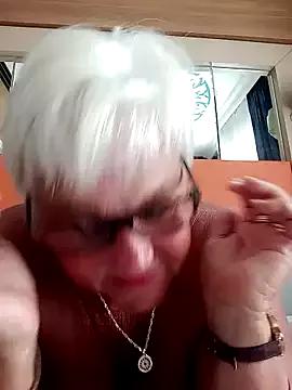 suesinner from StripChat