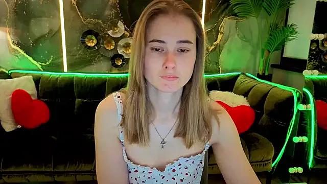 Sun_Kitty_ from StripChat is Freechat