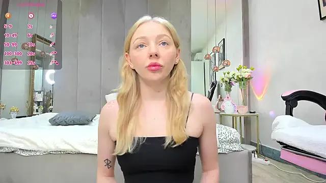 SundyRose from StripChat is Freechat