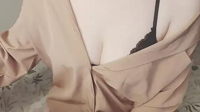 Sunny-Aurora from StripChat is Freechat