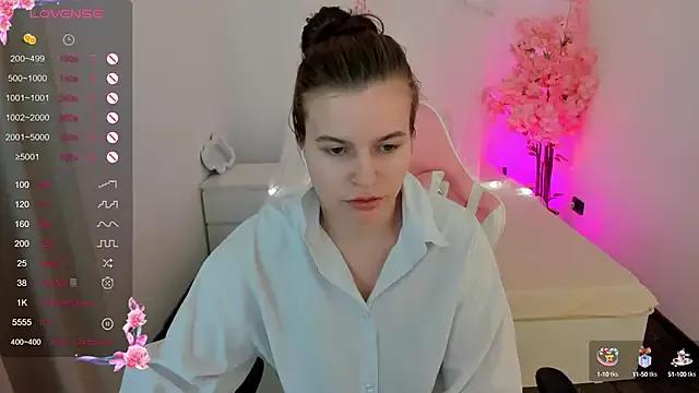sweeet_july from StripChat