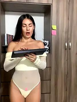 sweet-abbie from StripChat is Freechat