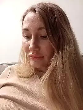 Sweet-LipsPussy from StripChat