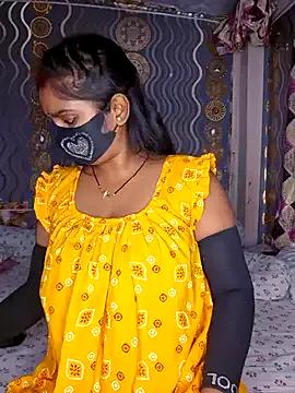 Sweet-Maddlina from StripChat is Freechat