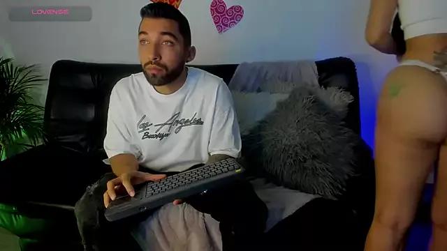 Sweet_and_caramel from StripChat