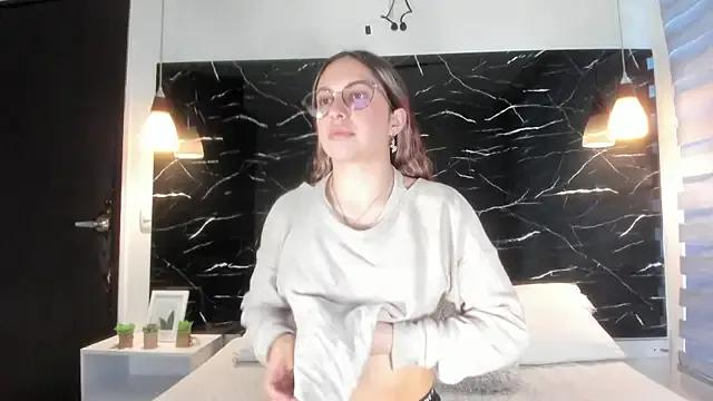 SWEET_MEELODY from StripChat is Freechat