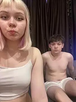 sweetdreamers from StripChat is Freechat