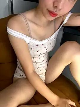 SweetGirls_2k6 from StripChat is Freechat