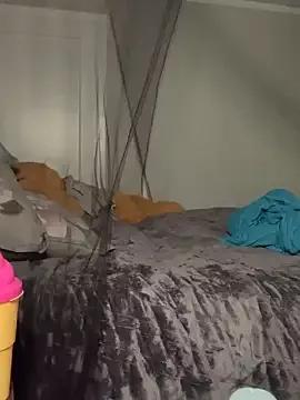 SweetHoneyBunz from StripChat