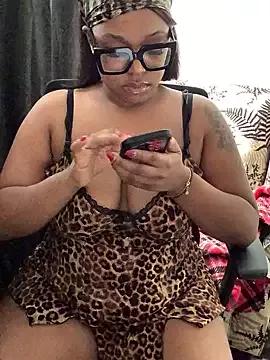 SweetHoneyBunz from StripChat