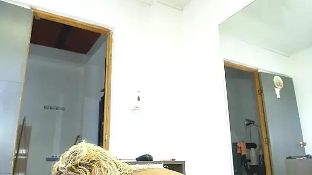 SWEETKAREN from StripChat