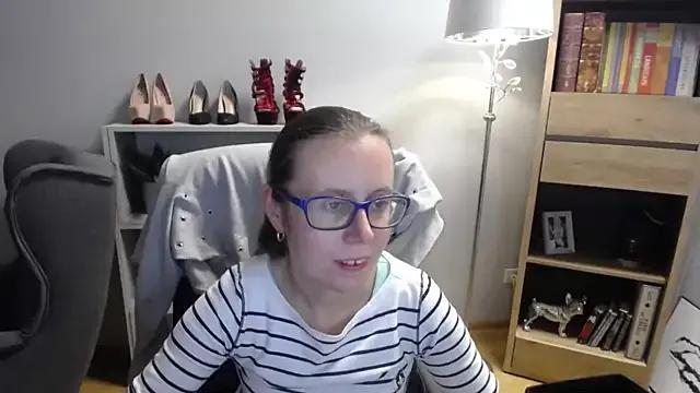 sweetxLizzy from StripChat is Freechat
