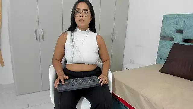 tamara_lovv from StripChat is Freechat