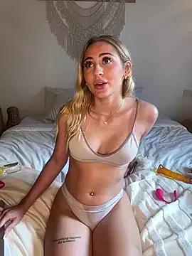TamaraTemptations from StripChat is Freechat