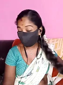 tamilammukuttyy from StripChat is Freechat