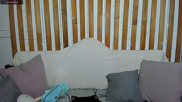 Tara_Grainn from StripChat is Freechat