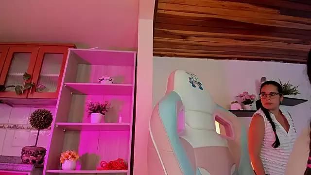 tayler_kim_ from StripChat is Freechat