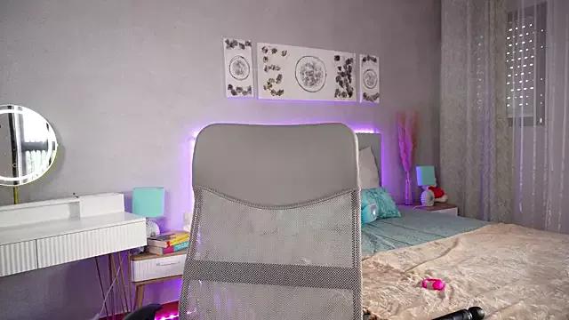 Taylor_Tina from StripChat is Freechat