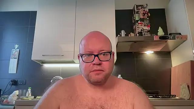 theitalianbear from StripChat is Freechat