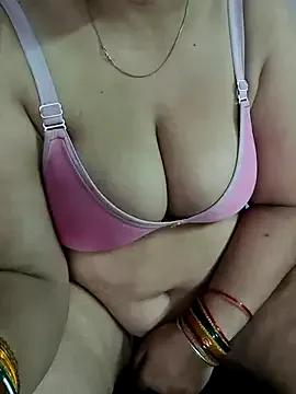 thelustybitch from StripChat is Freechat