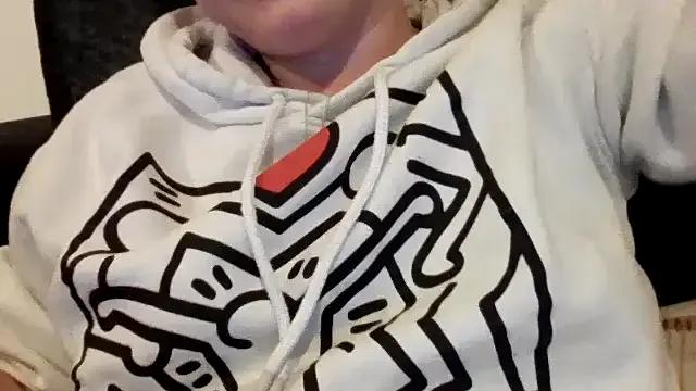 therealamira from StripChat is Freechat