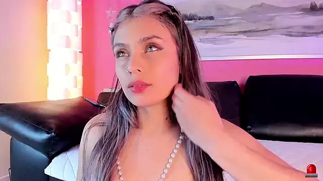 Tiffanysurez_ from StripChat