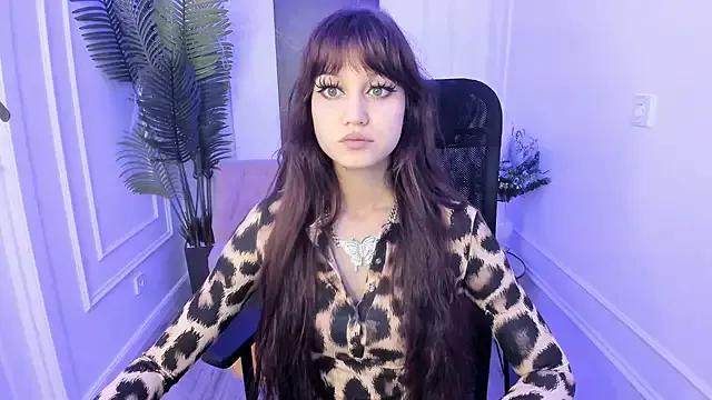 TiffanyYounge from StripChat is Freechat