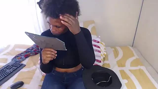 Tillah87 from StripChat is Freechat