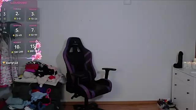 TinniAngel from StripChat