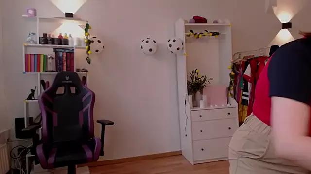 TinniAngel from StripChat