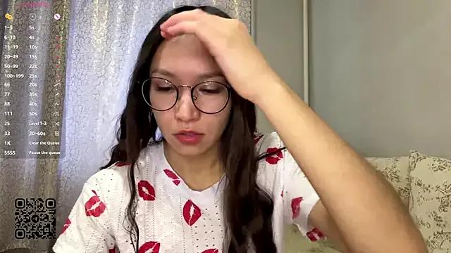 TinyDreamer from StripChat is Freechat