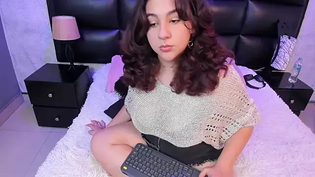 Tutibitch from StripChat is Freechat