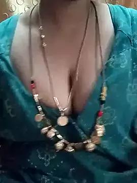 tuttifrutti17 from StripChat
