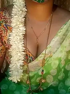 tuttifrutti17 from StripChat
