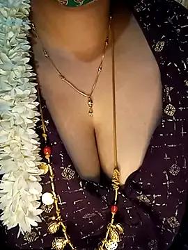 tuttifrutti17 from StripChat