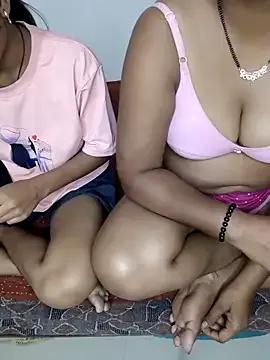 Unique_MomandDaughterrs from StripChat is Freechat