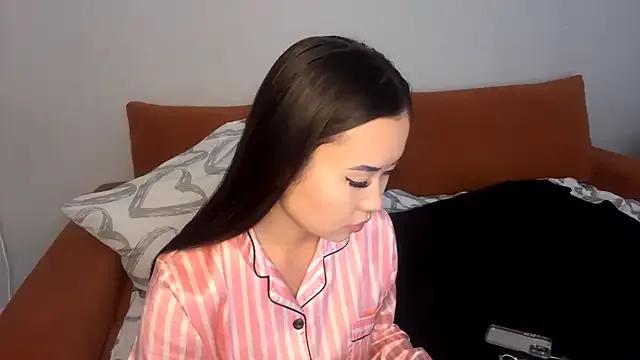 Ur_neighbor_Kira from StripChat is Freechat