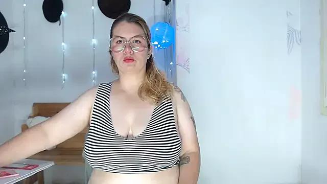 ValkiriaOficial from StripChat is Freechat