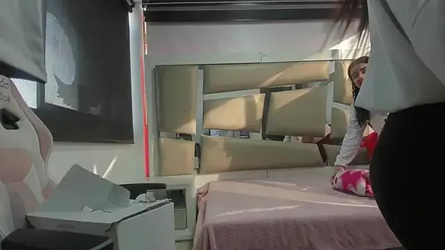 Vany_and_juliana from StripChat is Freechat