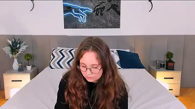 VelvetVixenCute from StripChat is Freechat