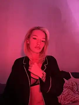 versediamond from StripChat is Freechat