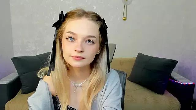 vialeta_baby from StripChat is Freechat