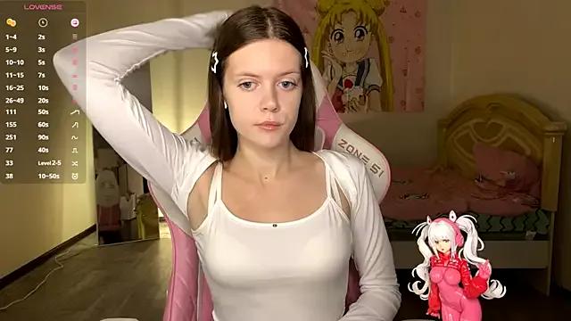 VibeQueenLucy from StripChat is Freechat